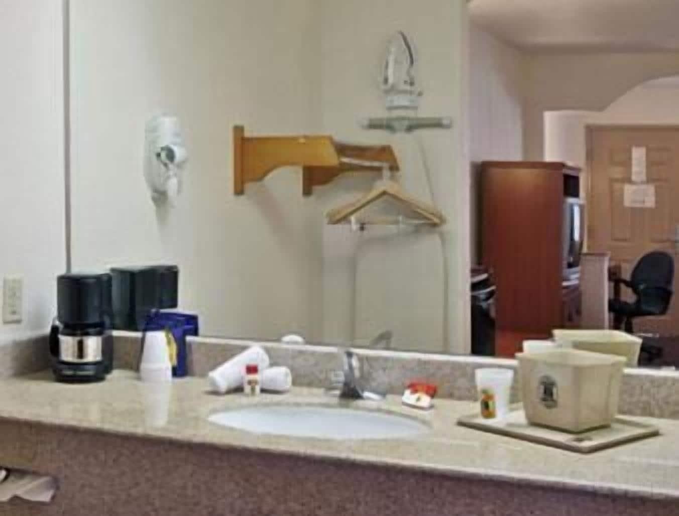 Super 8 By Wyndham Mont Belvieu - Baytown East Hotel Room photo