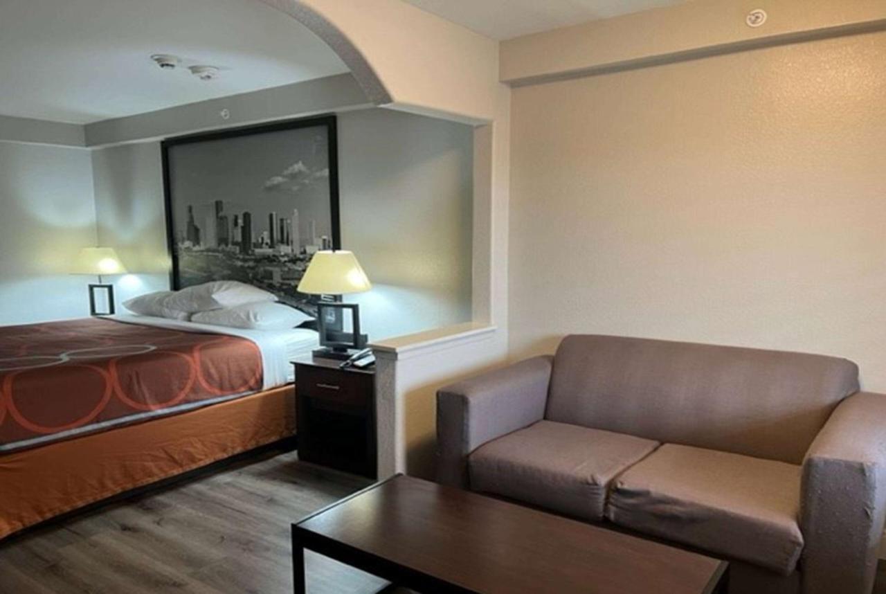 Super 8 By Wyndham Mont Belvieu - Baytown East Hotel Exterior photo